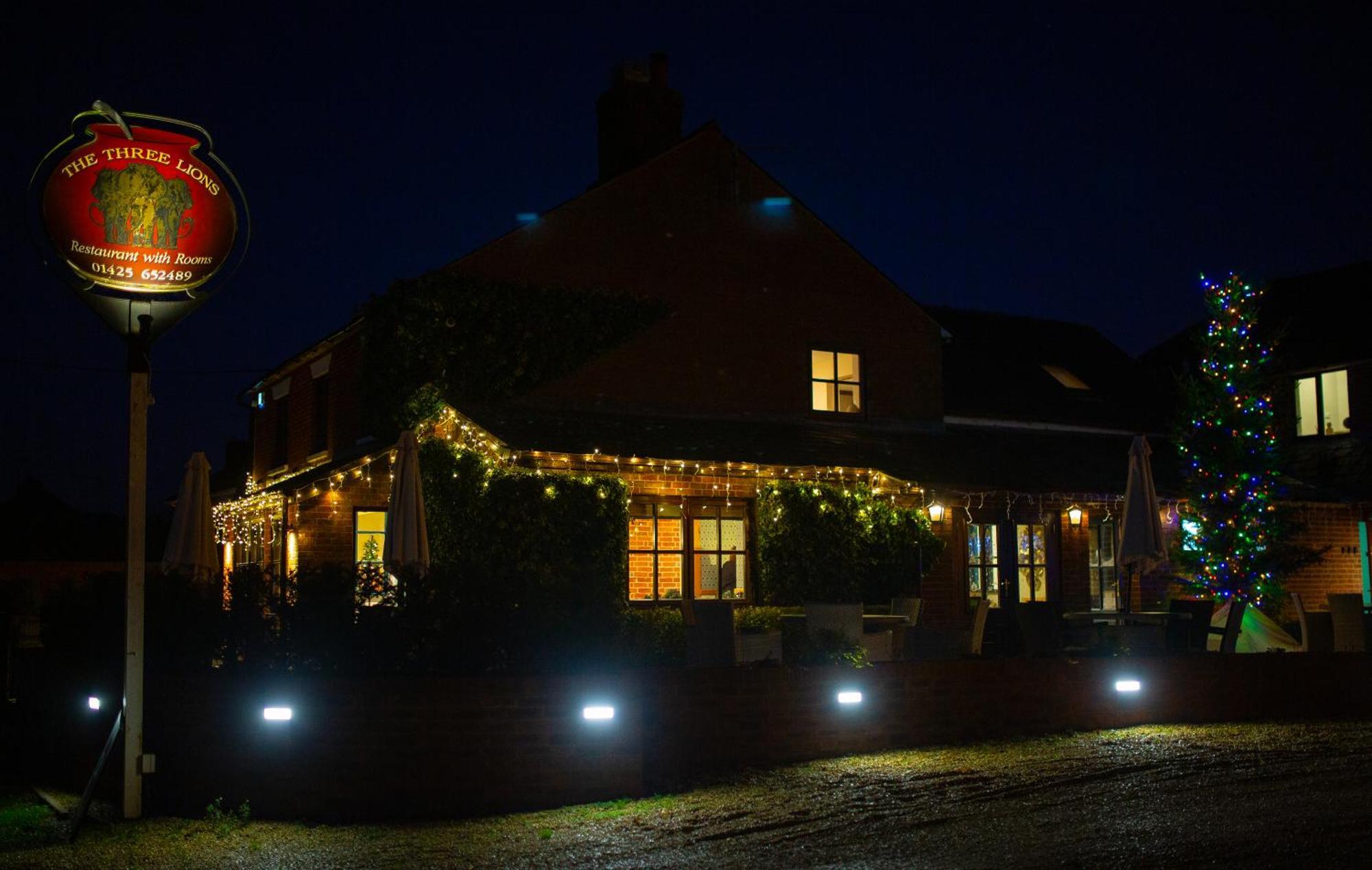 The Three Lions Hotel Fordingbridge Exterior photo